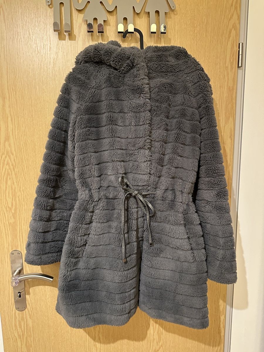 Giacche: Fake Fur Jacke Oltre 38 – Usato da Gordola venduto da EleSecondHand-TCG 1