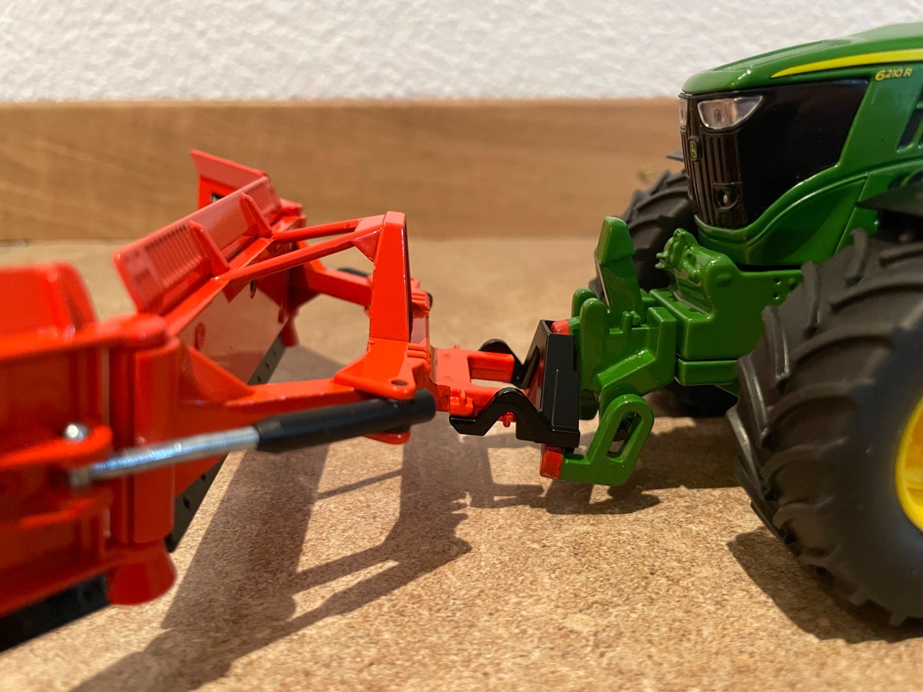 John Deere Trattori: SIKU John Deere 6210R mit Holaras – Nuovo e nell'imballaggio originale da Kreuzlingen venduto da Stefan1150 5