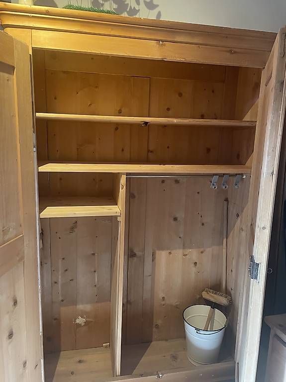 Armadi: Holzschrank Tanne – Usato da Scuol venduto da enyra 2