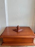 Antike Holzschatulle mit Schwalbenschwanzverbindungen