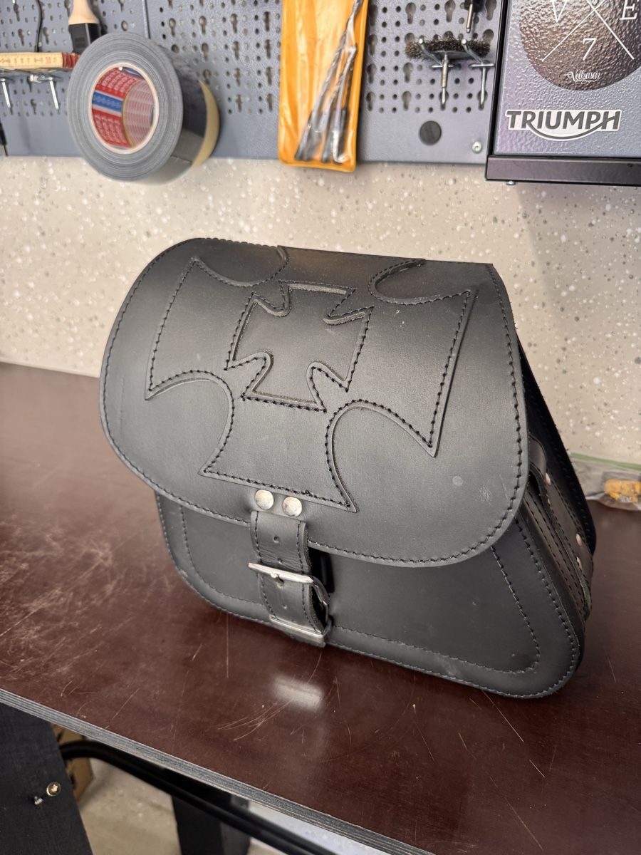 Harley-Davidson Toutes les pièces détachées moto: Harley Davidson Dyna Schwingentasch – D'occasion à Orpund par Rossi89