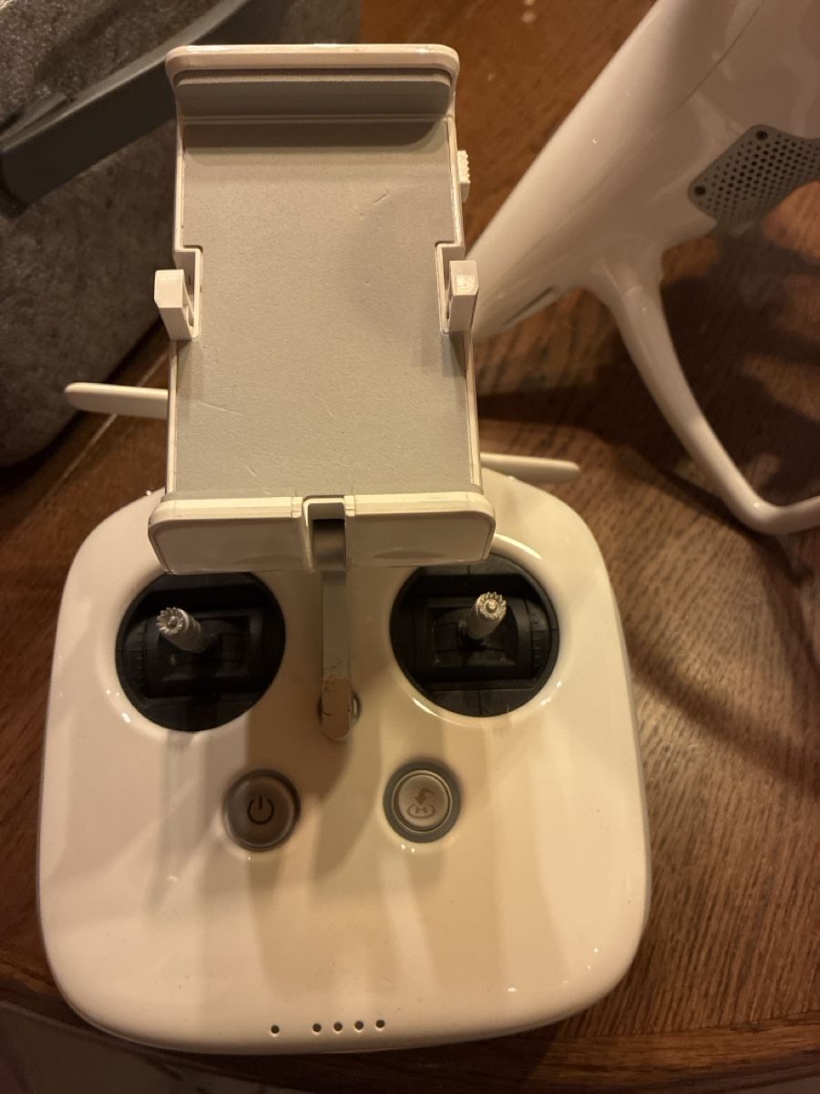 DJI RC Kits de montage: Drone DJI Phantom 4 avec mallette et télécommande – D'occasion à Tramelan par jes_5l6z 3