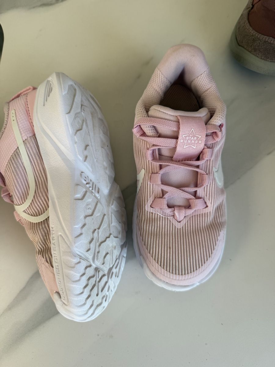 Nike Scarpe per ragazze: Nike Star Runner Sneakers Gr 27 – Usato da Oftringen venduto da LikeiT 2