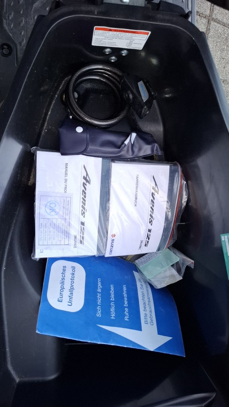 Suzuki Scooter: Roller Scooter Suzuki Avenis 125 – Usato da Brünisried venduto da san_74_bu 7