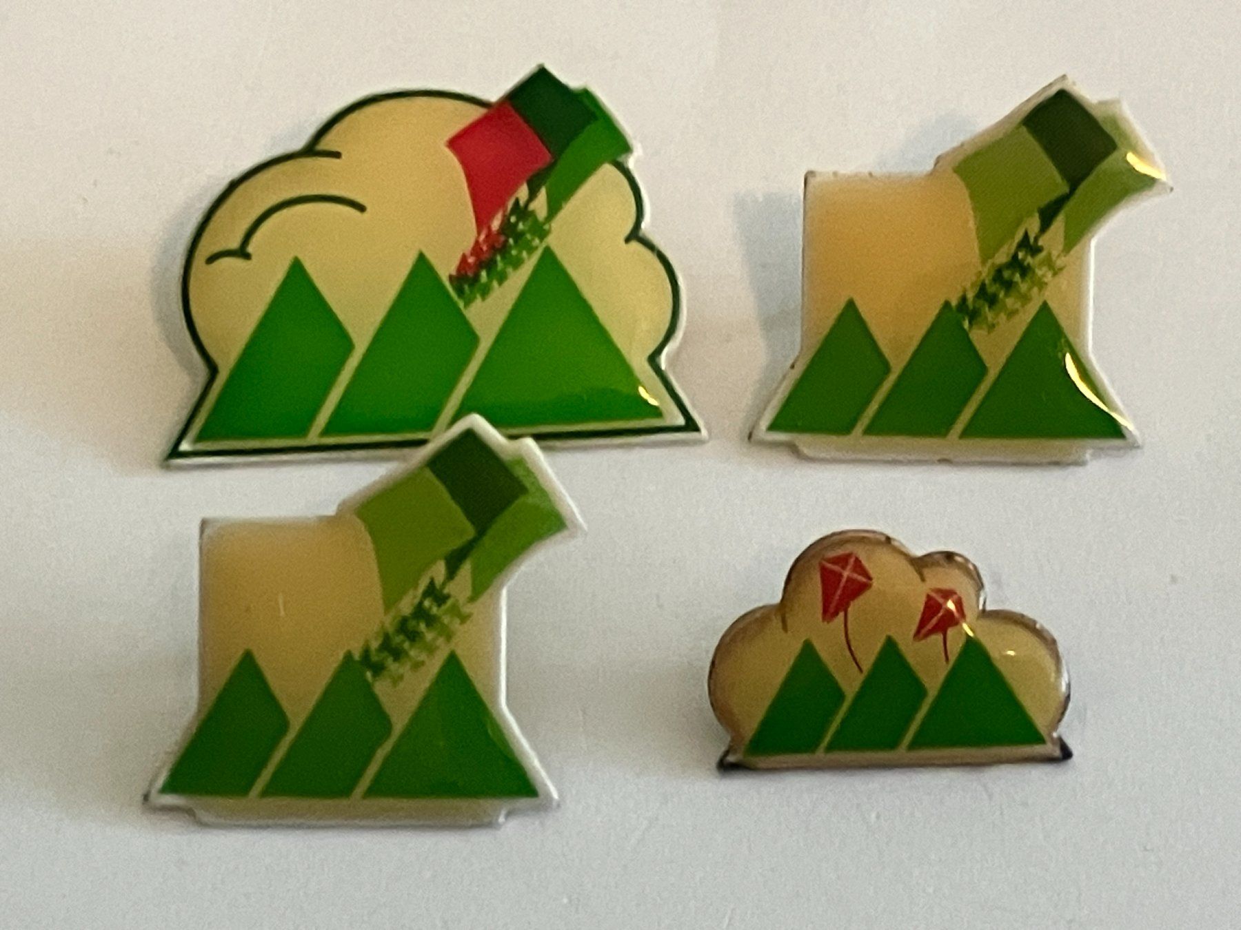 Placchette & Badge: 4 Pin Drachen über Bergen – Usato da Basel venduto da djwwpp