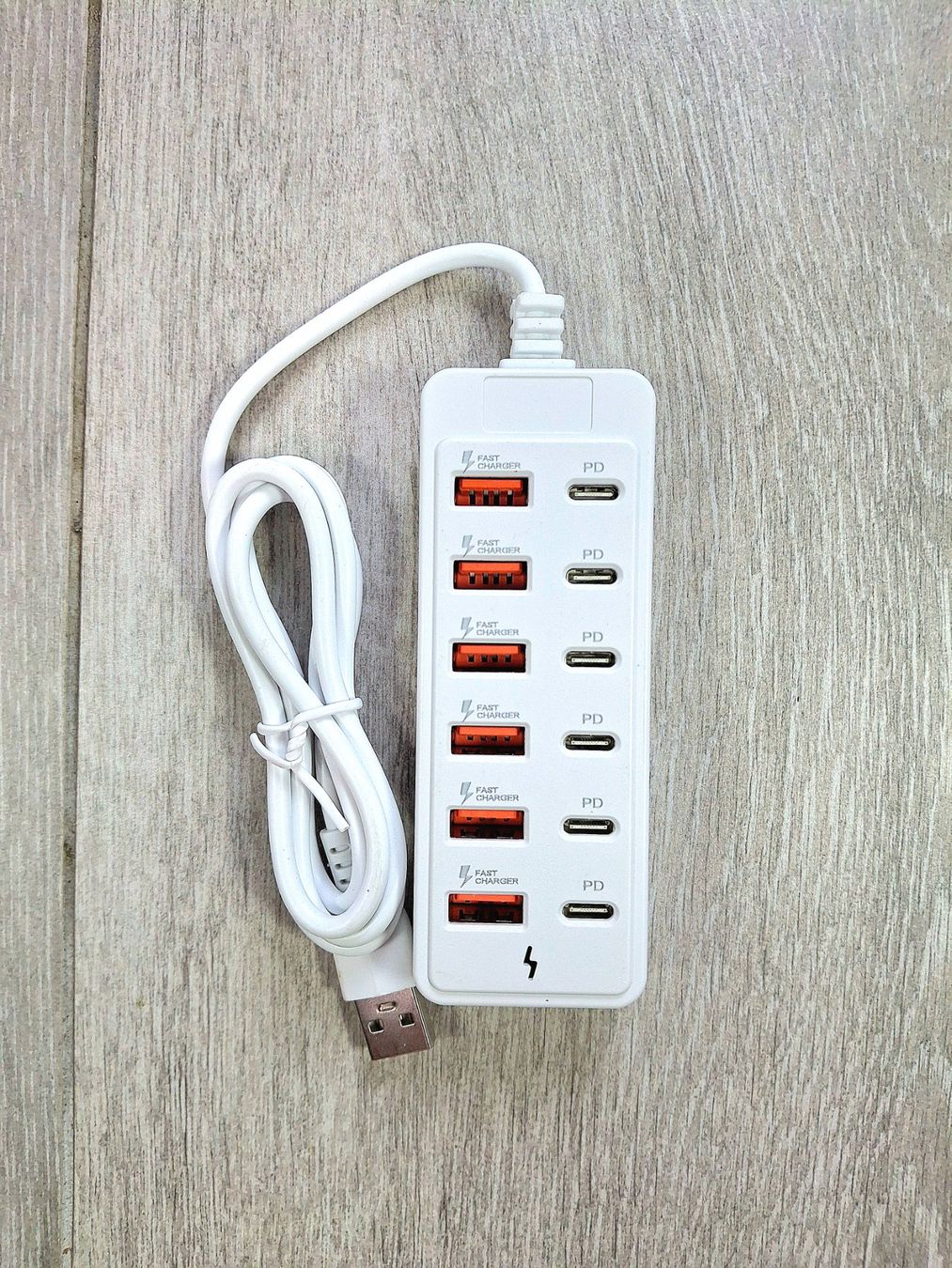 Caricabatterie: Chargeur multiple USB et USB-C blanc neuf – Nuovo e nell'imballaggio originale da Villars-sur-Glâne venduto da SwissTrendyStore