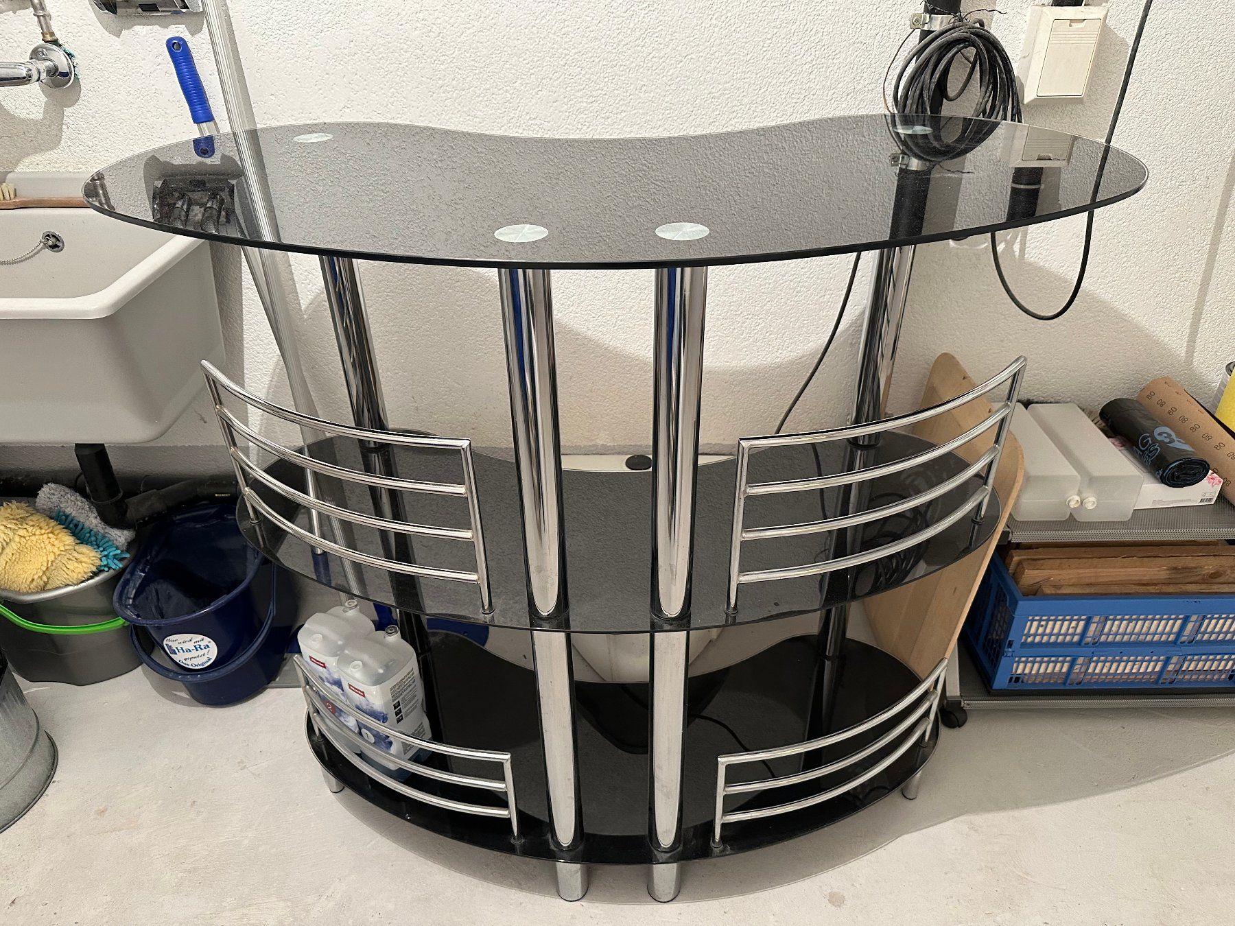 Ladenausstattungen & Messebau: BAR-Theke aus Glas / Chrom – Gebraucht aus Lenggenwil von