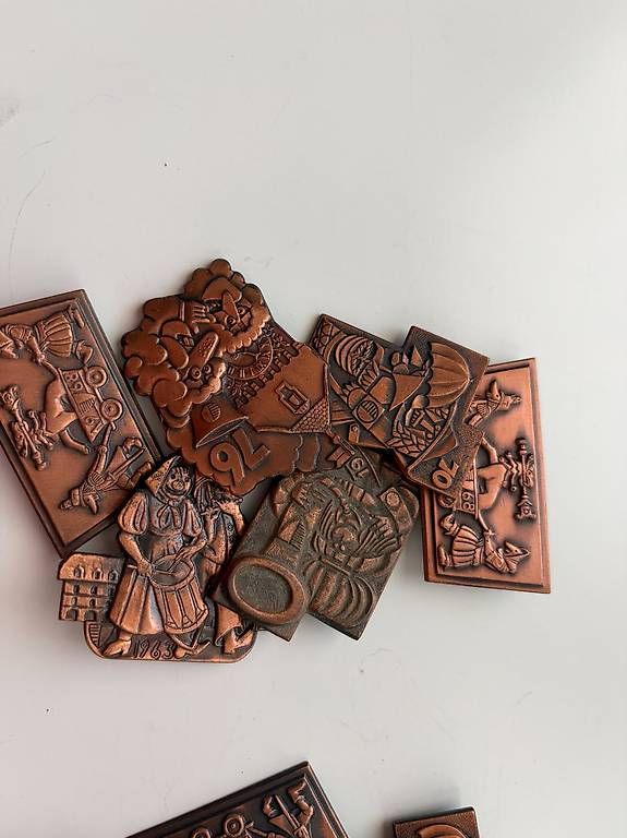 Placchette & Badge: Luzerner Fasnachtsplaketten – Usato da Jonen venduto da Luzella 3