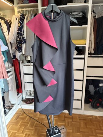 Black and pink sleeveless dress Ted Baker as new condition