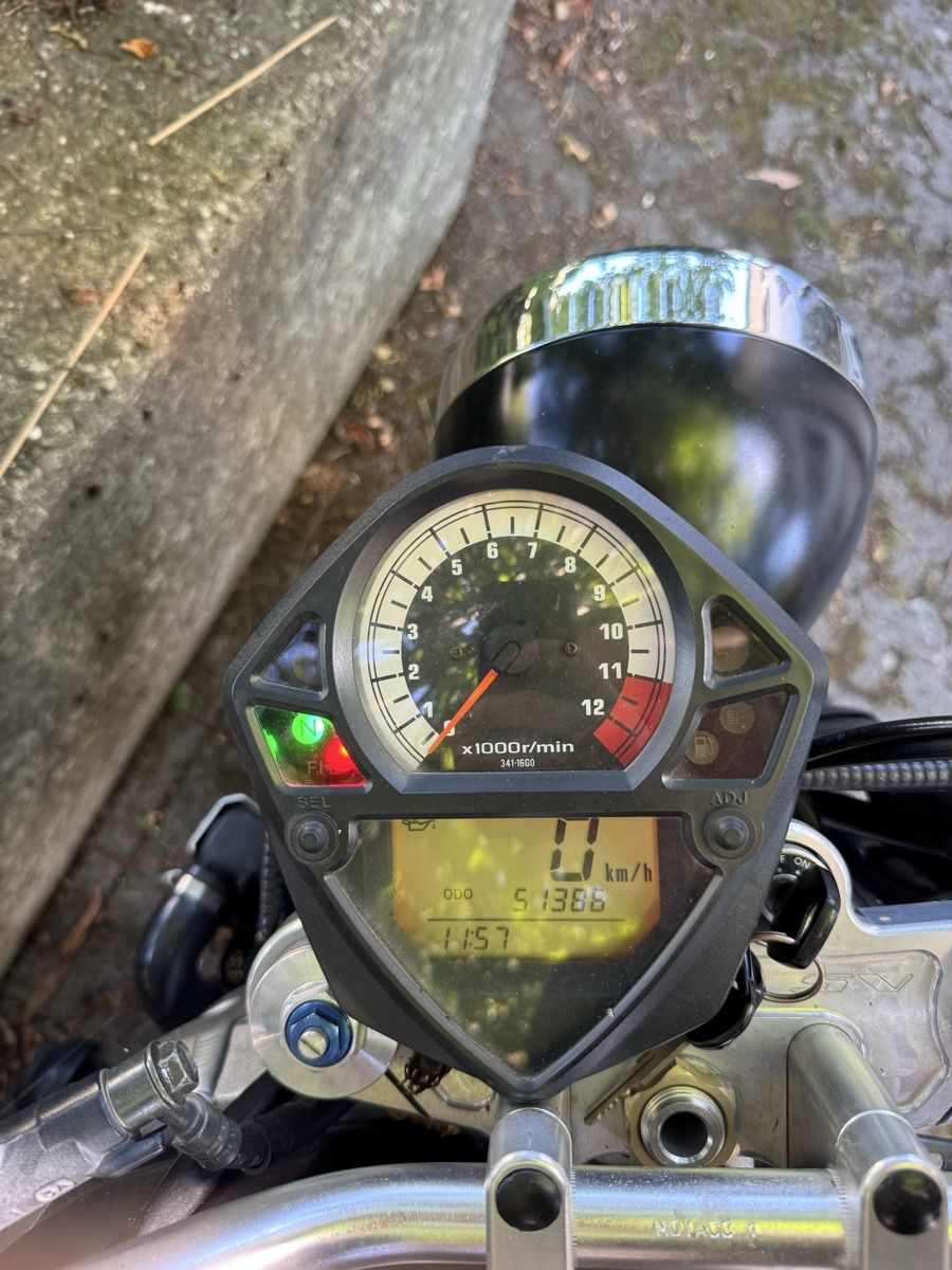 Suzuki Strasse: Suzuki SV1000 S – Gebraucht aus Luzern von Zadorozhnii 4