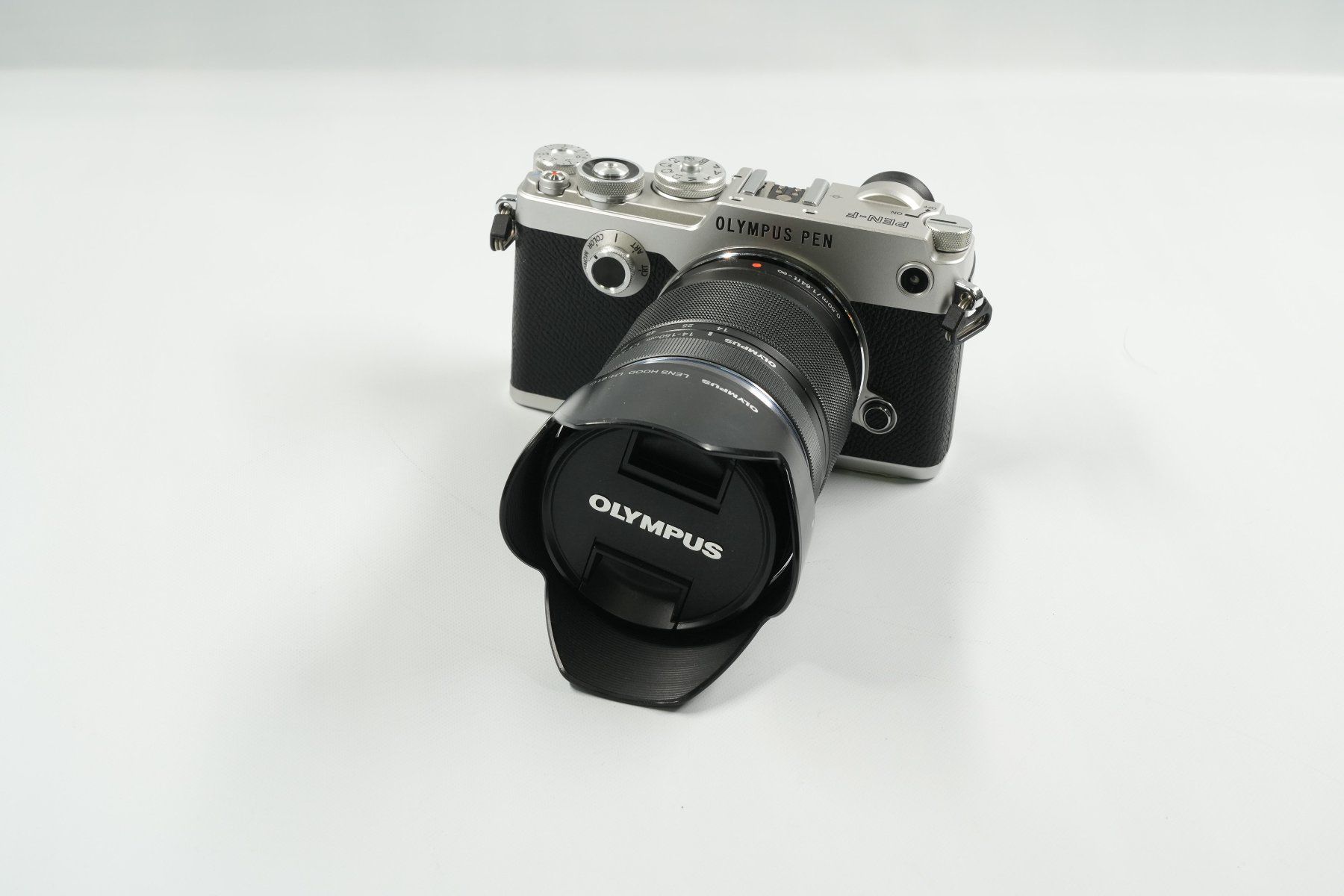 Olympus Fotocamera: Olympus PEN-F Kamera mit Objektiv 14-150mm – Usato da Galgenen venduto da Fmg 1