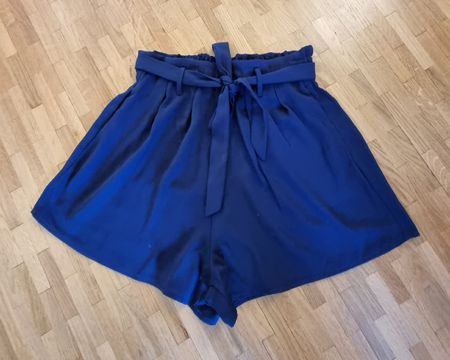 Short femme à pinces JANIS & JOHN marine 