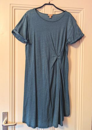 HOLDING HORSES : Elégante confortable robe bleue drapée M-L