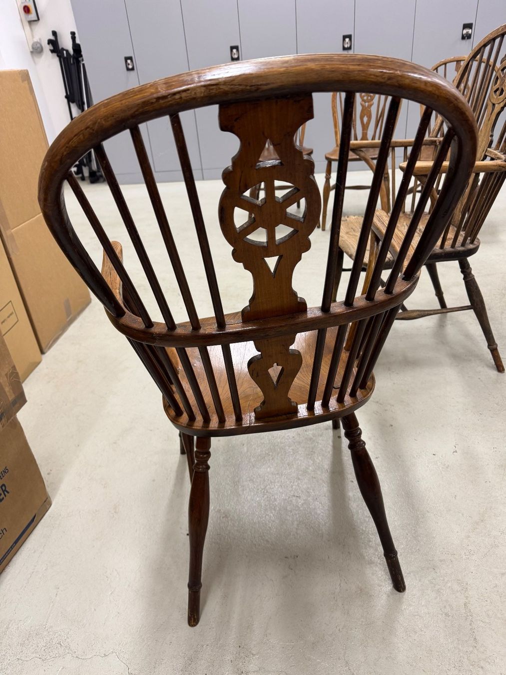 Sedie: 3 Windsor Antique carver Chairs – Usato da Gsteig b. Gstaad venduto da Auctionly 7