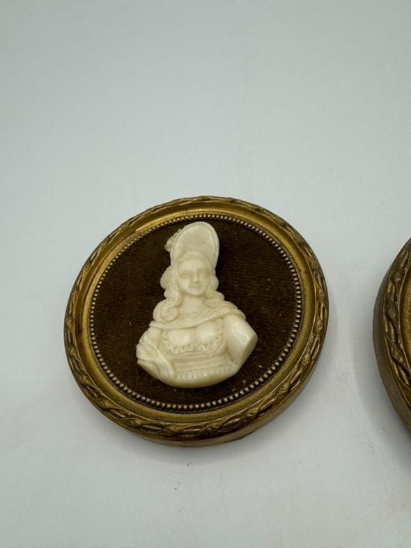 Dipinti: paire de tableaux miniature – Usato da Vésenaz venduto da Angela.C3 2