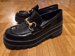 Chunky Loafers mit goldener Schnalle von Tsakiris Mallas