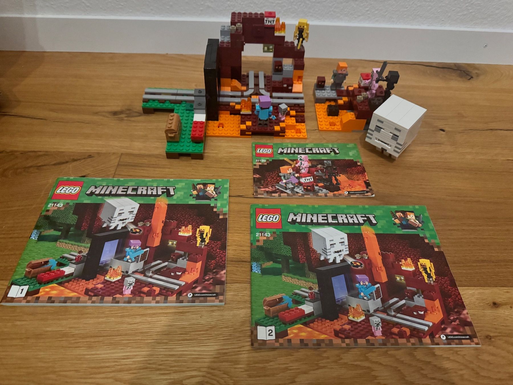 Lego Kit di costruzioni: Lego Minecraft 21139 und 21143 – Usato da Rorschacherberg venduto da LIAMTHEHERO