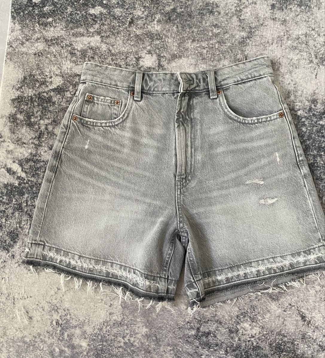 Zara Pantaloni: Shorts en jean Zara – Usato da Echallens venduto da 1961zap 1