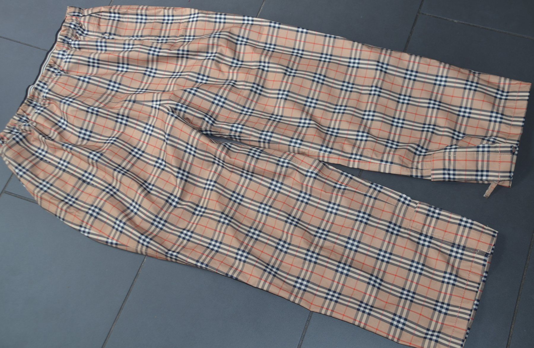 Burberry Pantaloni: Burberry Hose / pantalon 3/4 .S – Usato da Collonges venduto da arashee 1