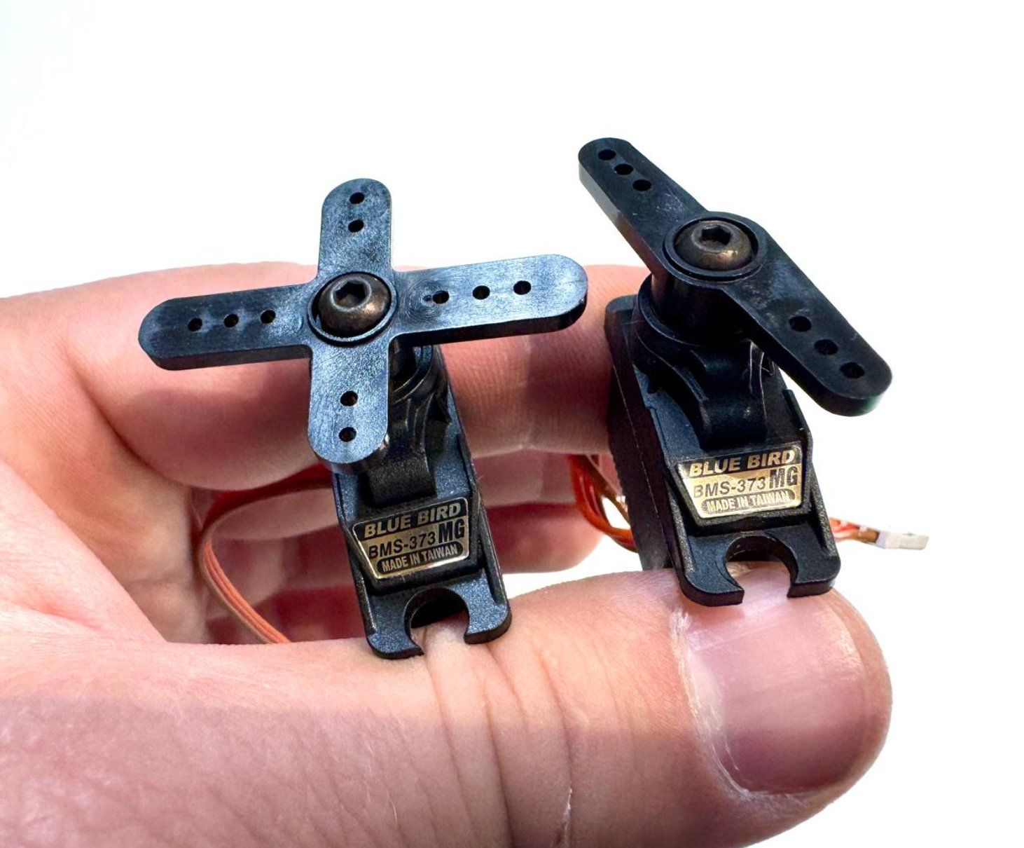 Modellismo RC: 2x servos BMS-373MG Blue Bird – Nuovo (secondo la descrizione) da Lausanne venduto da Techobby