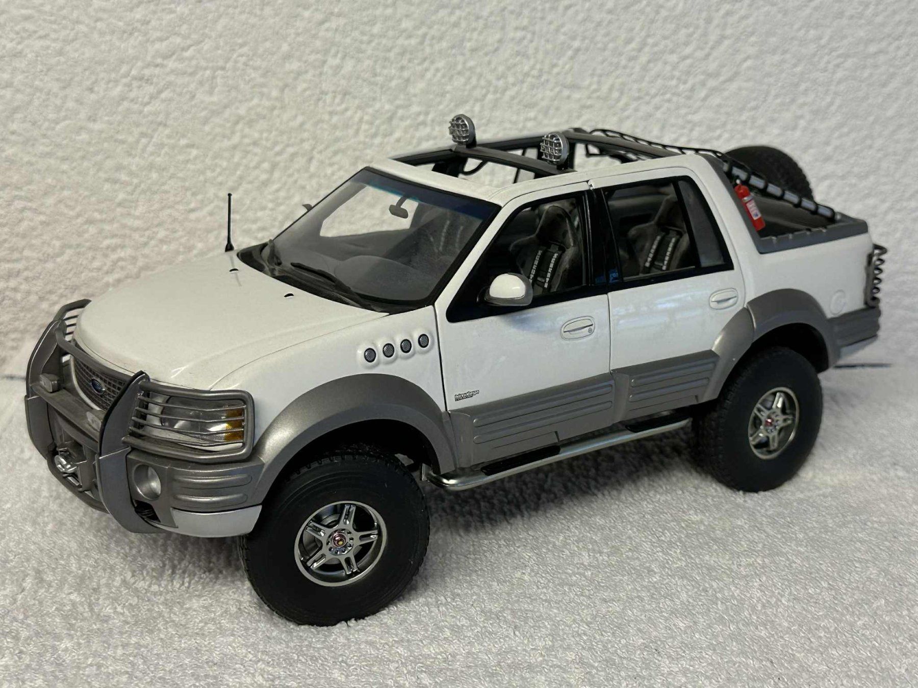 Autoart Modellautos: Ford Expedition Himalaya 1:18 Autoart – Neu (gemäss Beschreibung) aus Ried-Brig von V8_Andy