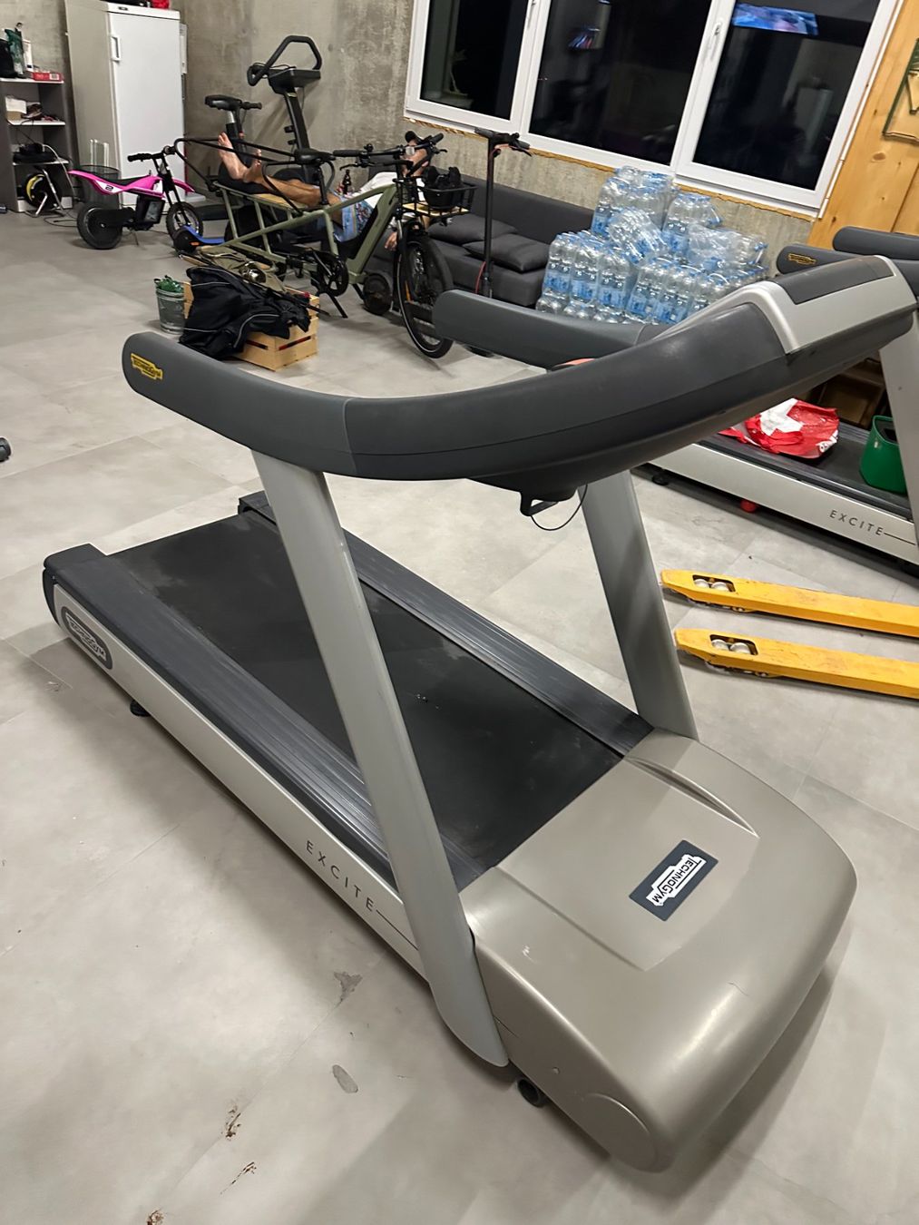 Technogym Hometrainer: Technogym Excite, tapis de course professionnel, salle de sp – Usato da Payerne venduto da id-elektro 3