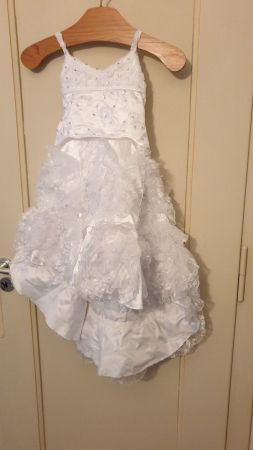 Princess-Kleid Mädchen Weiss,  muss ausgebessert werden...