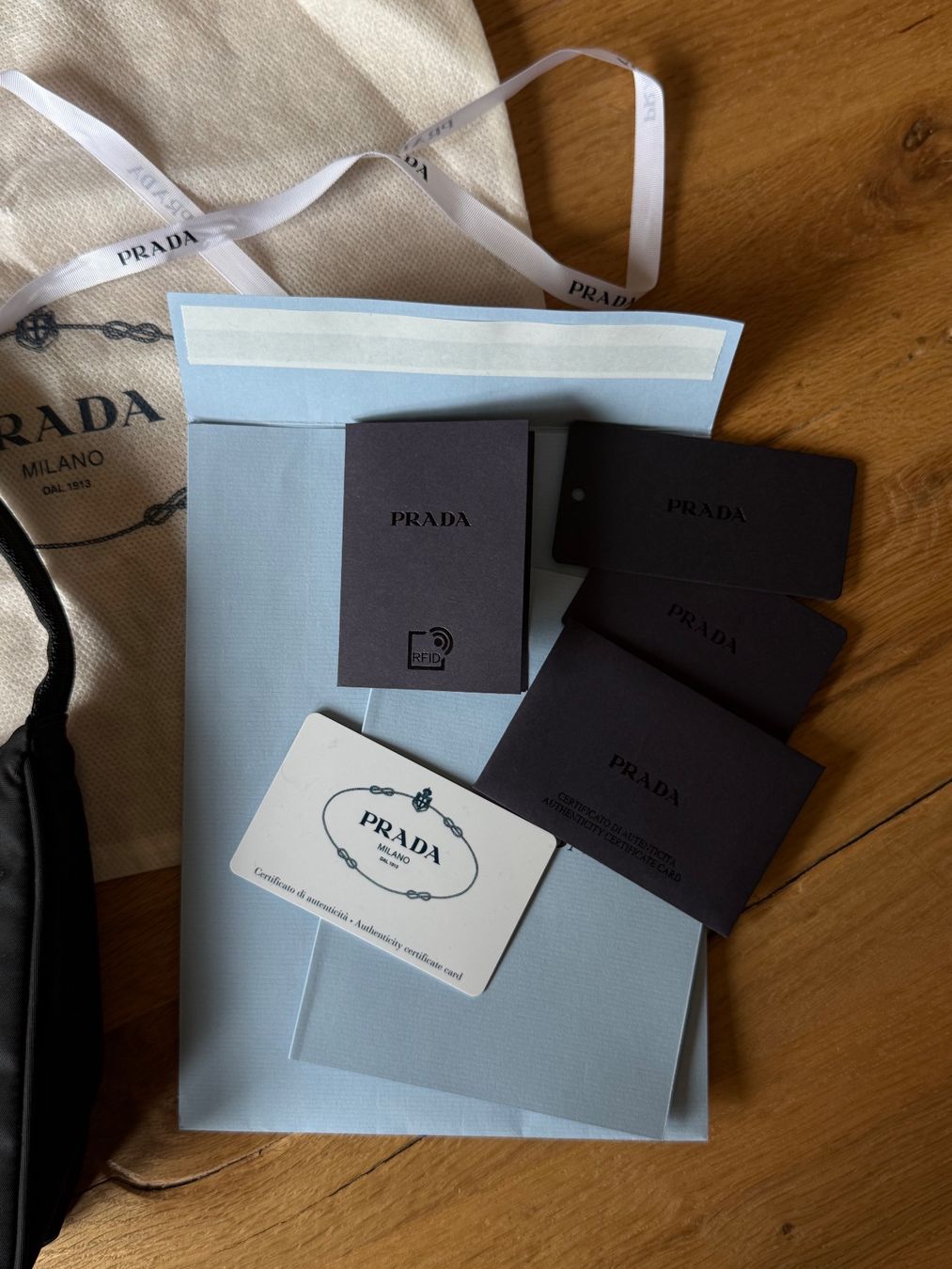 Prada Borse da donna: Prada Black Nylon Bag – Usato da Zürich venduto da Larazade 5