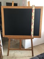 Grosse Wandtafel auf Staffelei
