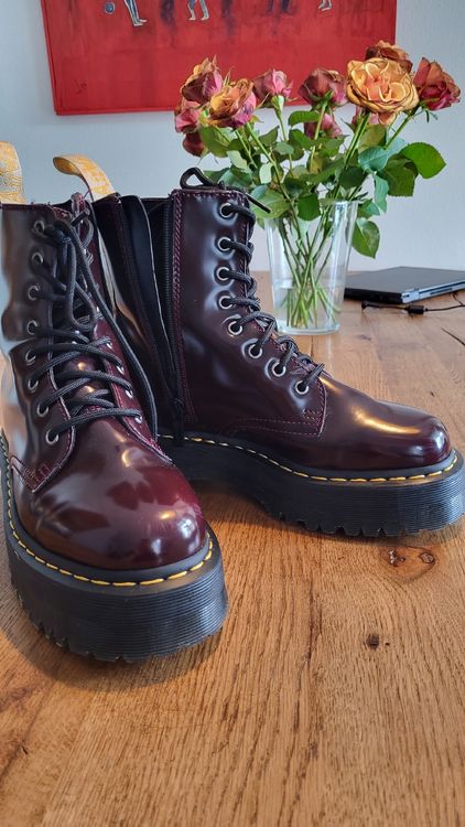 dr martens plateau black