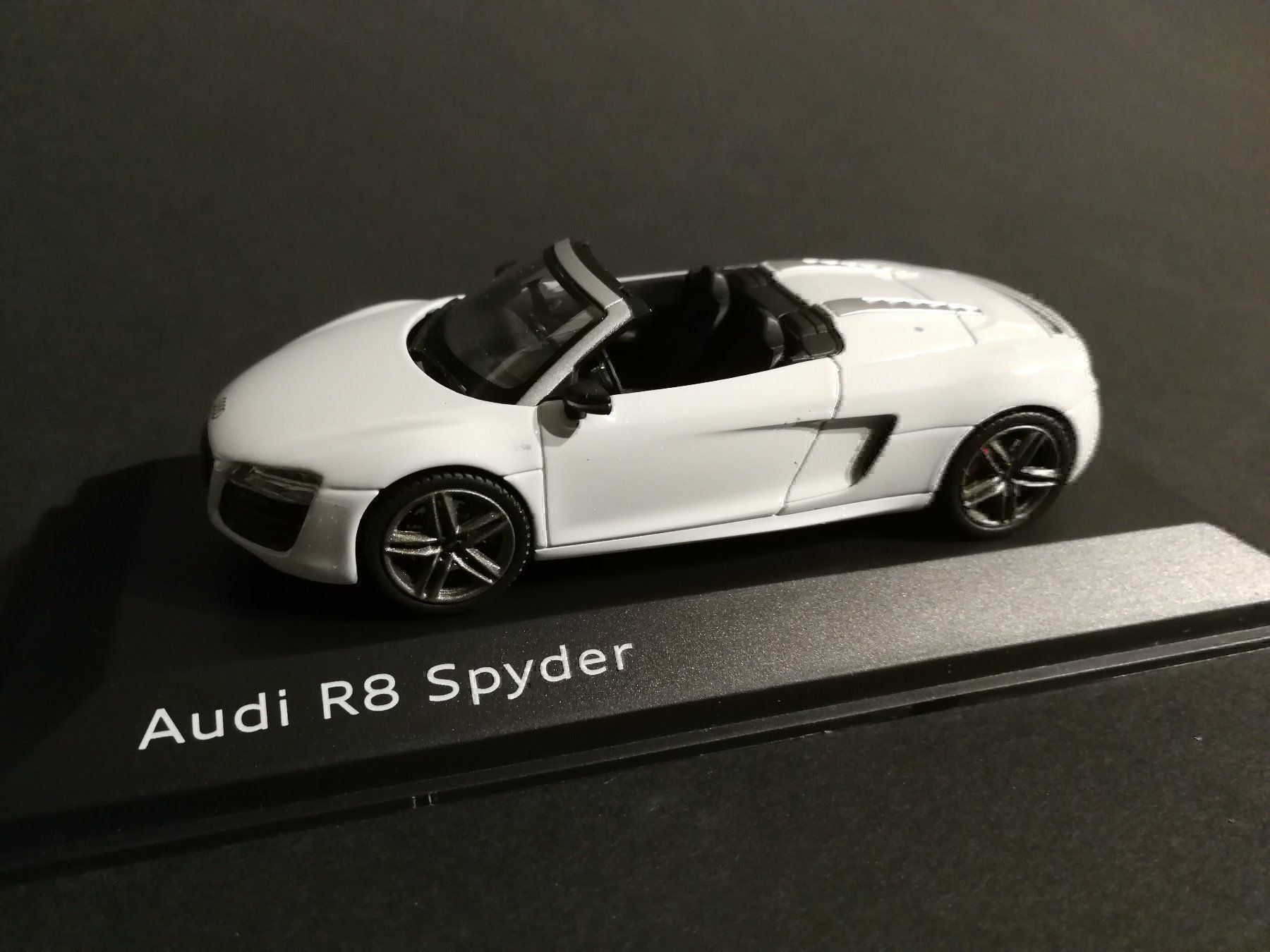 Schuco Modellini d'auto: Schuco Audi R8 Spyder – Nuovo e nell'imballaggio originale da Obfelden venduto da Real_pleu