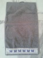 Handtuch für Gäste etc. mit Schmetterlingen bestickt neu