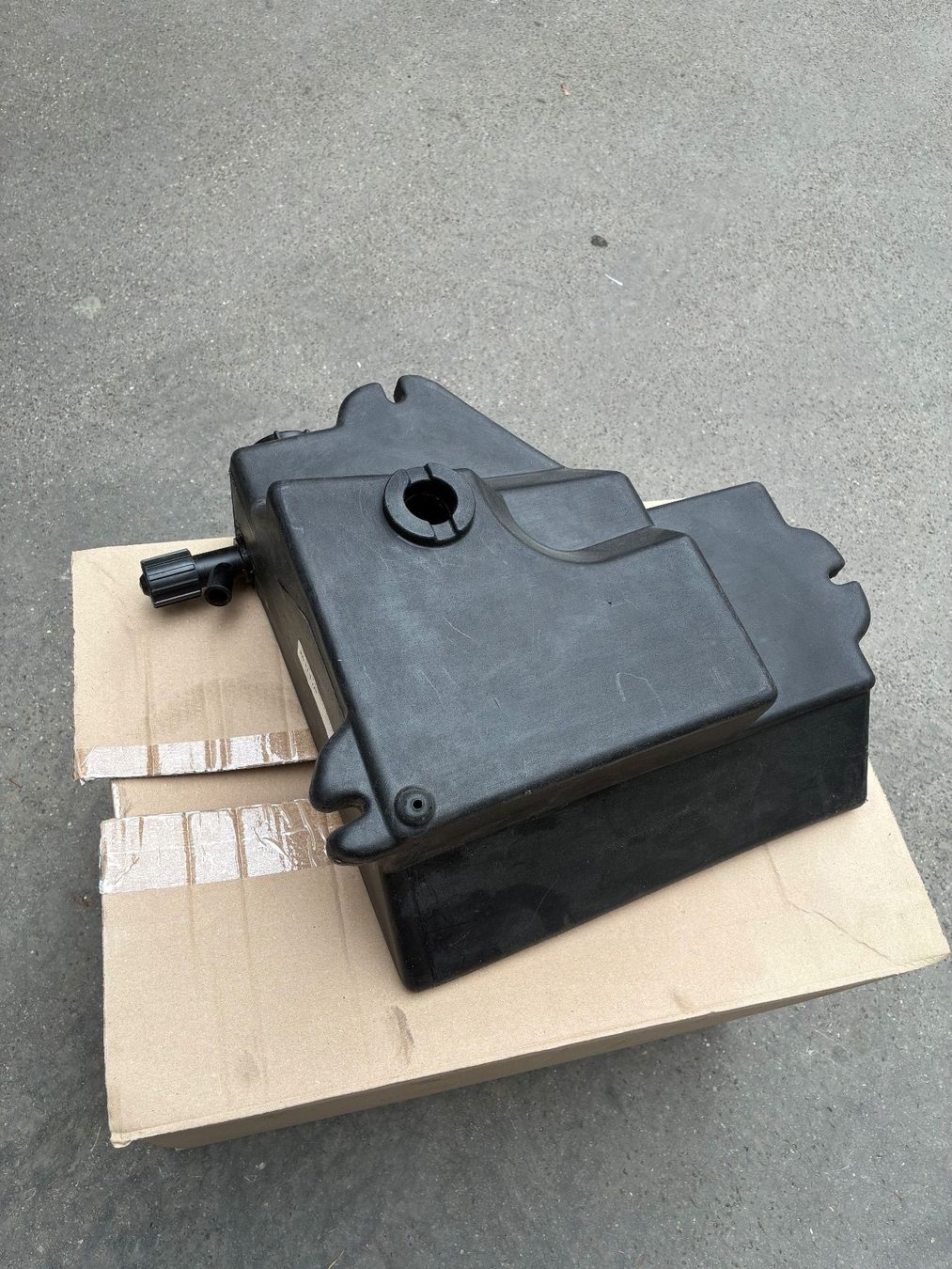 Abbeveratoi e trogoli: VW T3 Abwassertank Neuwertig Original – Usato da Basel venduto da rfb01 1