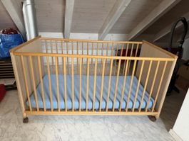 Kinderbett (mit Matratze und Decke)