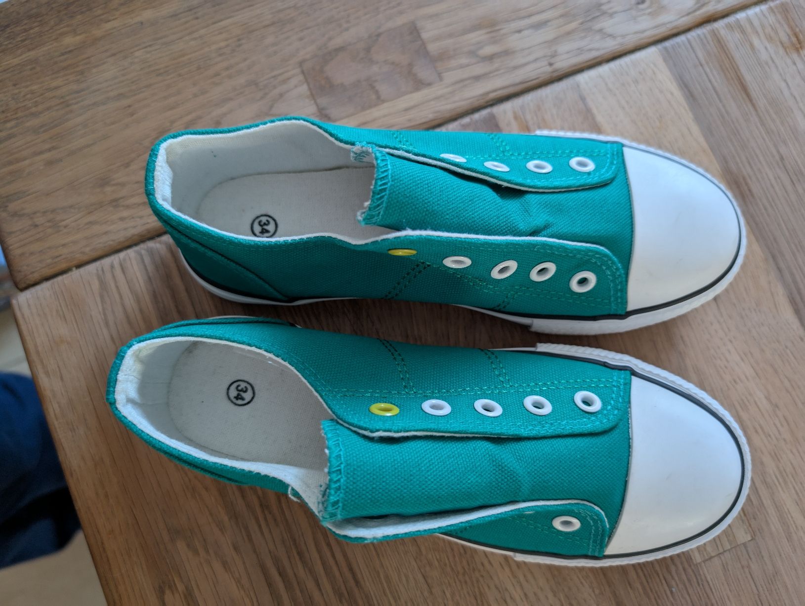 Scarpe per ragazzi: Grüne Schuhe NEU Grösse 34 – Nuovo (secondo la descrizione) da Bern venduto da berneroberlaenderin 1