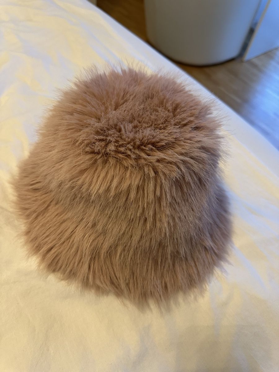 H&M Copricapi, berretti & cappellini: H&M flauschiger Bucket hat – Nuovo (secondo la descrizione) da Glattbrugg venduto da reni_dbr 2