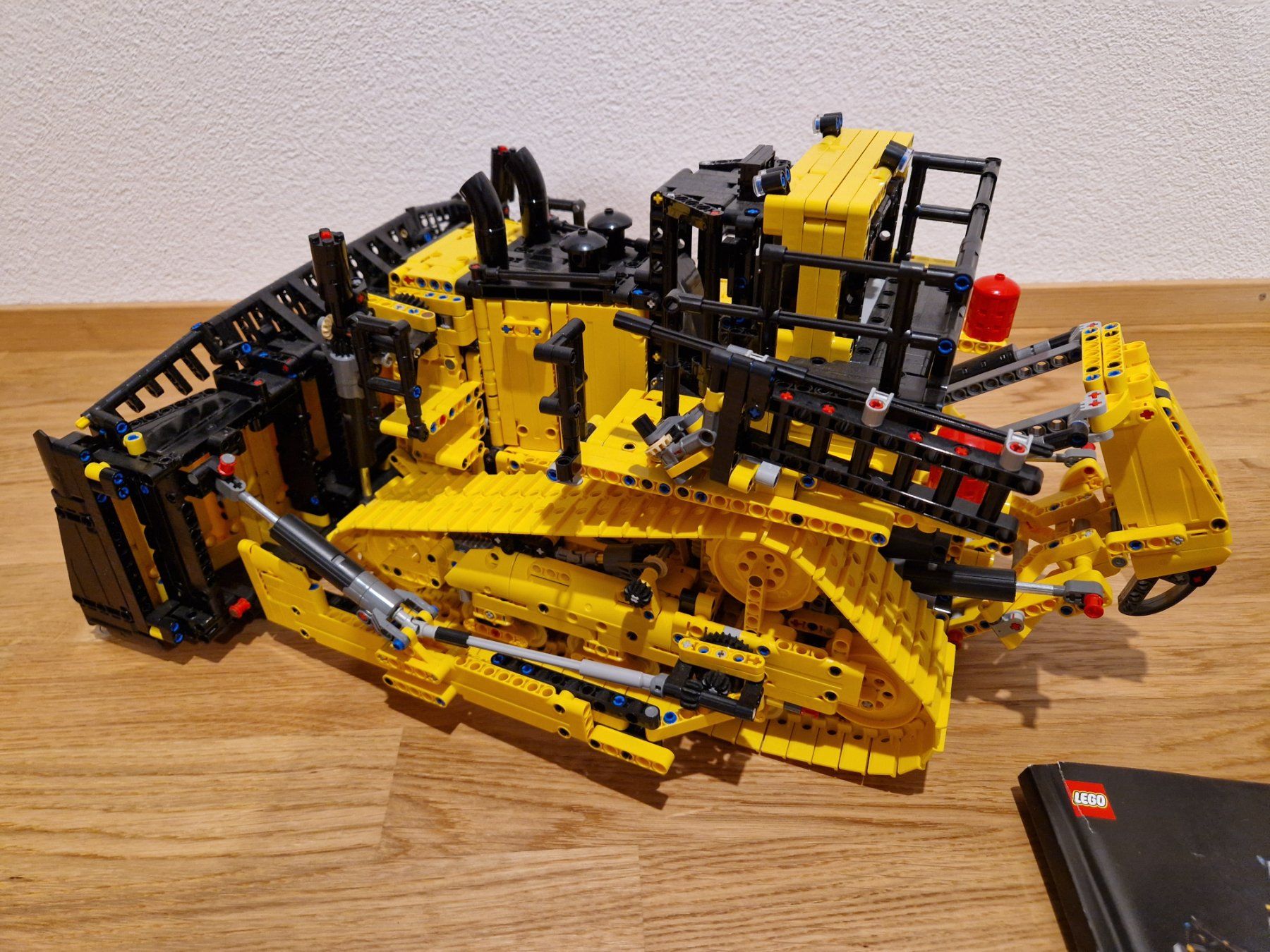 Lego Kit di costruzioni: Lego Technic Cat D11 Bulldozer 42131 – Usato da Egnach venduto da rom_ruet 2