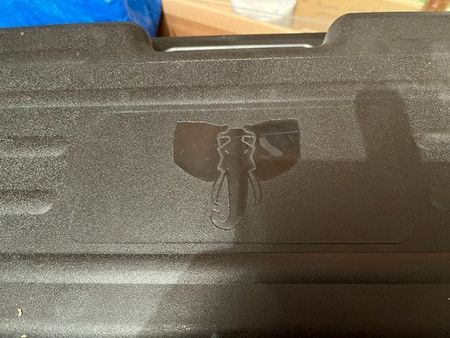 Hier ist ein neuer, ungebrauchter Waffenkoffer zu haben
