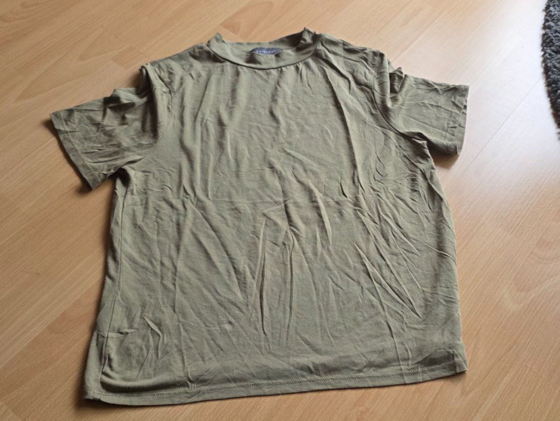 T-Shirts: Khaki T-Shirt von Primark, Grösse M – Gebraucht aus Niederbipp von Tamara15101995