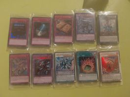 Vendo lotto 200 carte yu-gi-oh lingua mista
