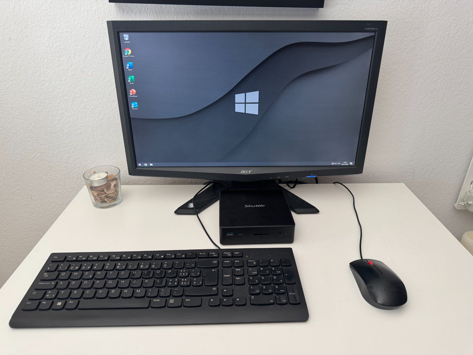 PC: Mini PC complet Shuttle avec écran, clavier et souris – Usato da Fribourg venduto da C.Garcia 2