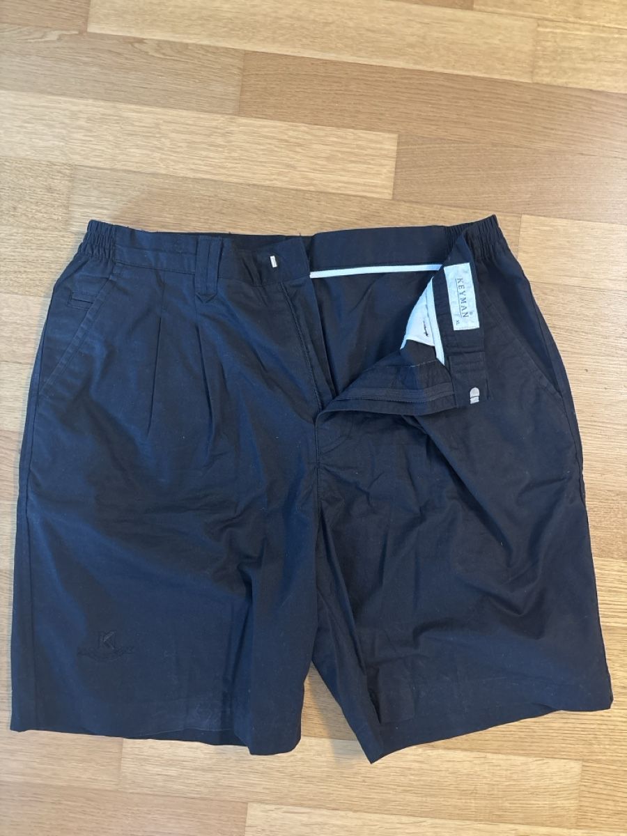 Pantaloni: Kurze Hose im Khaki style mit elastischem Bund – Nuovo (secondo la descrizione) da St. Gallen venduto da JoJo9999