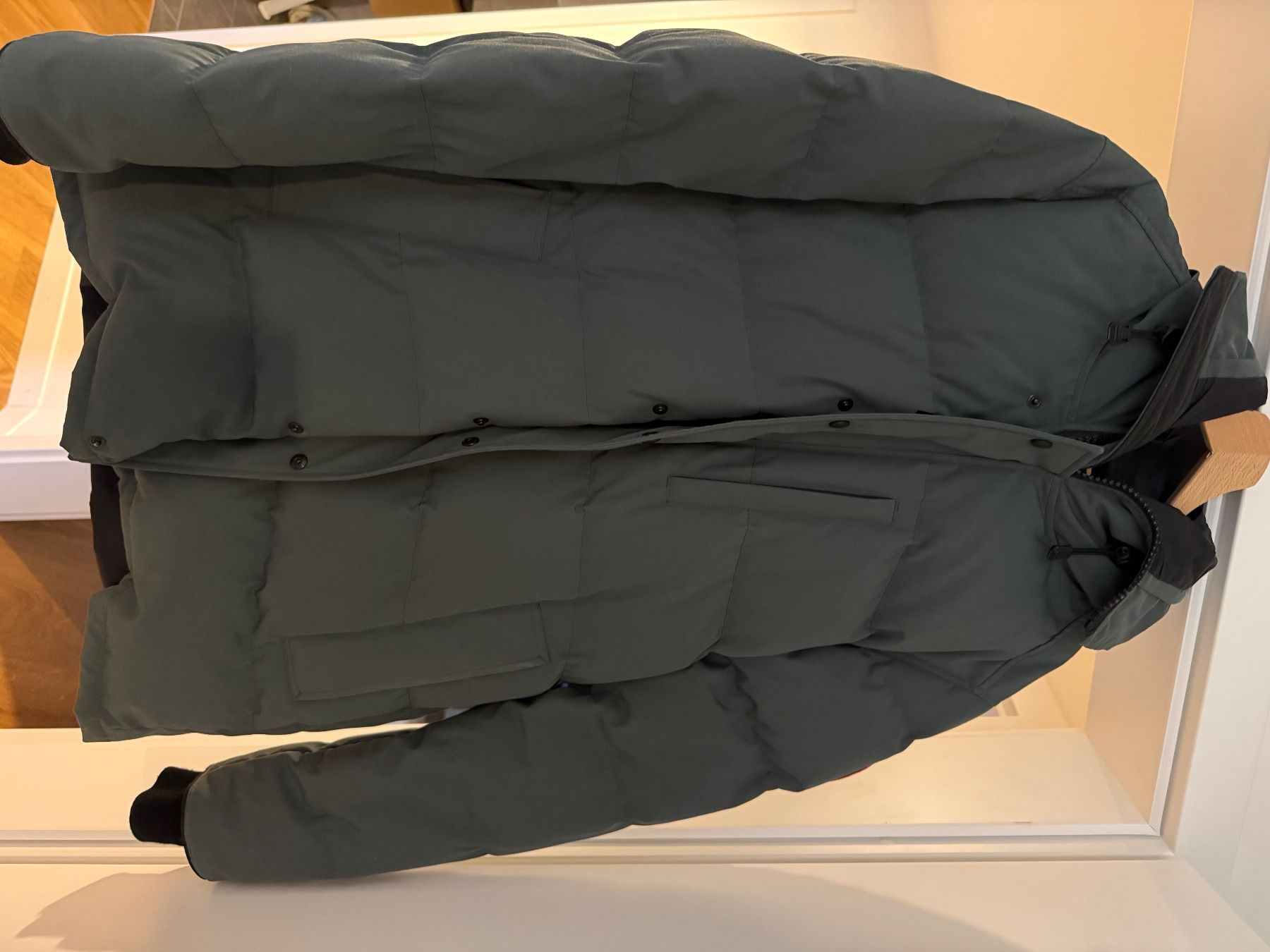 Canada Goose Giacche: Canada Goose dunkelgrün – Usato da Basel venduto da mha_nyf5 1