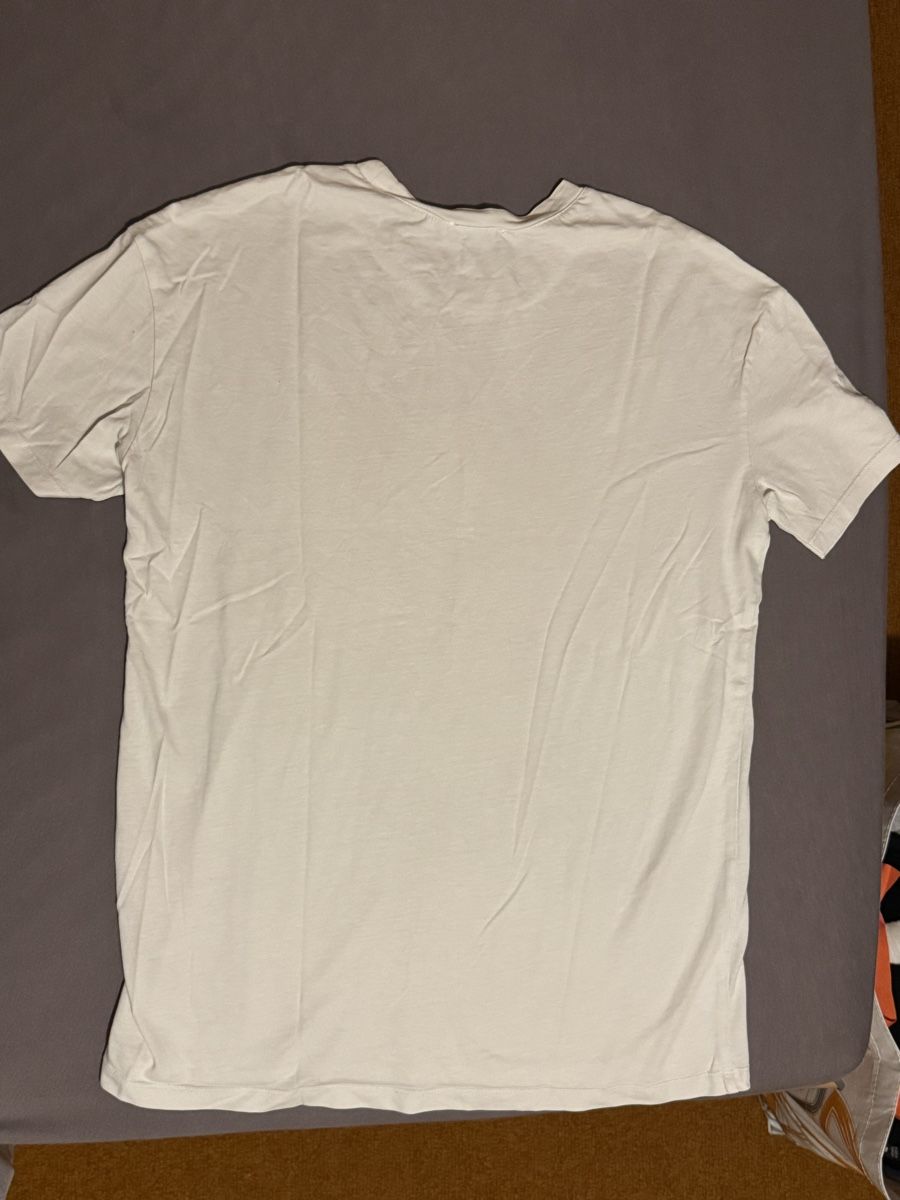 T-shirt: T-shirt – Usato da Yvorne venduto da mel_wic 1