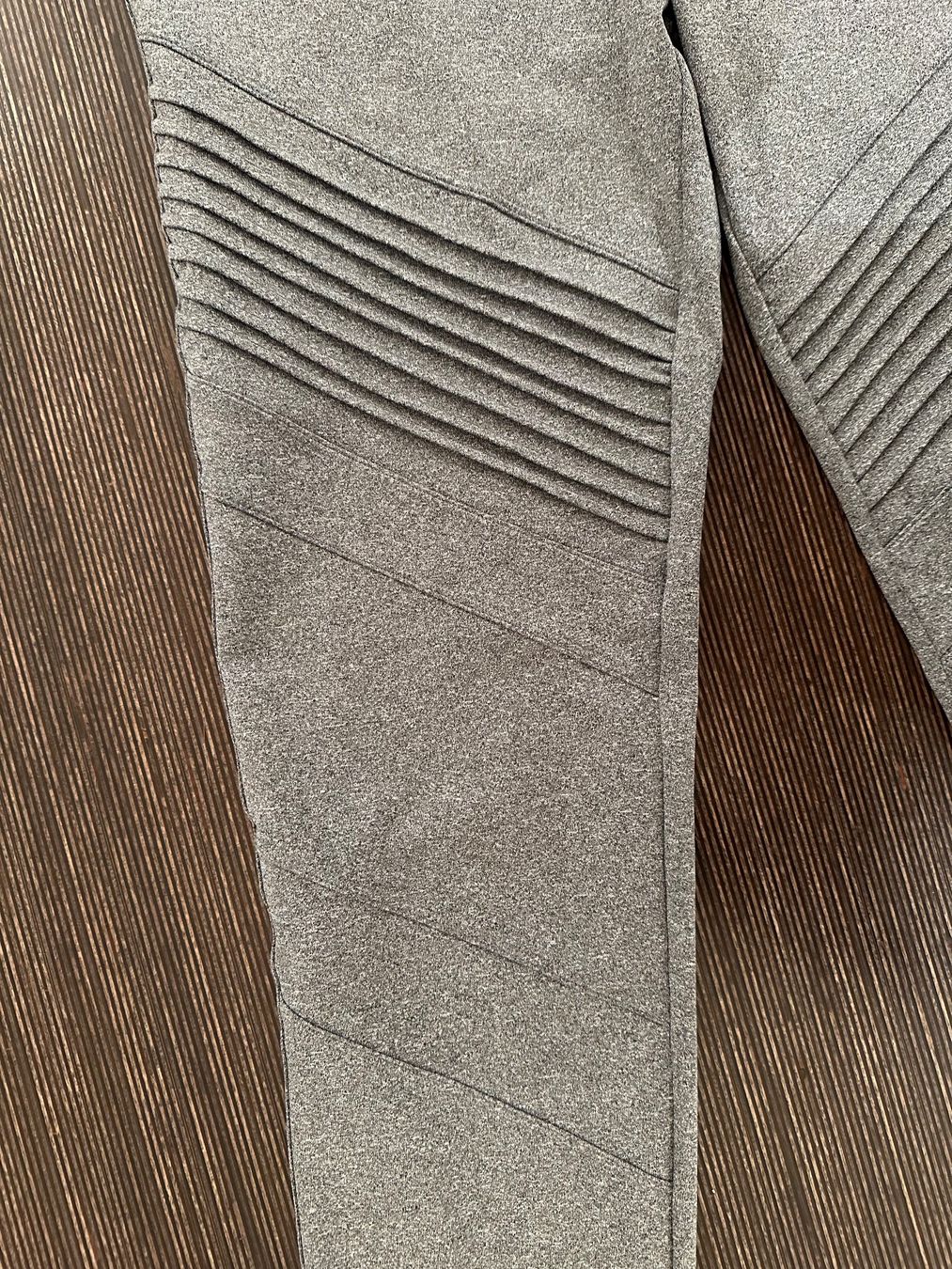 Leggings: Graue Yogahose von Maddison – Gebraucht aus Thalwil von ViviFu 3