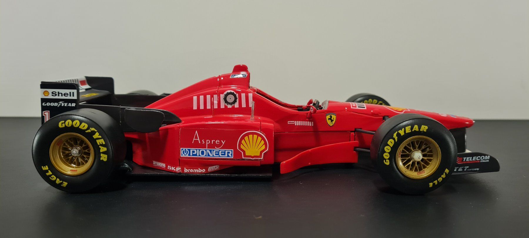 Ferrari Modellini d'auto: F1 Ferrari F310 mit der Nr. 1 – Usato da Bischofszell venduto da Bischou 1