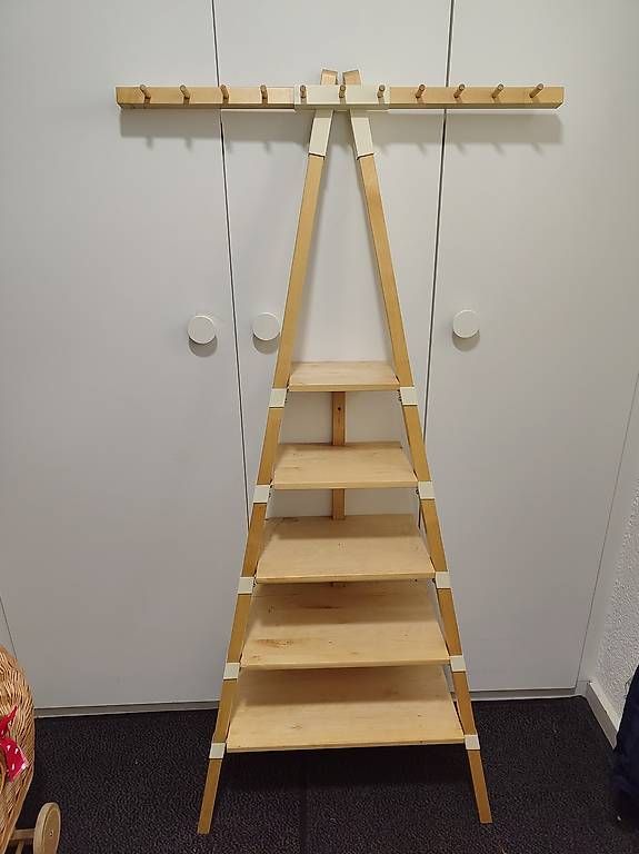 Porte manteau: Garderobenständer / Schuhständer aus Holz – D'occasion à Dänikon ZH par Franzi.K