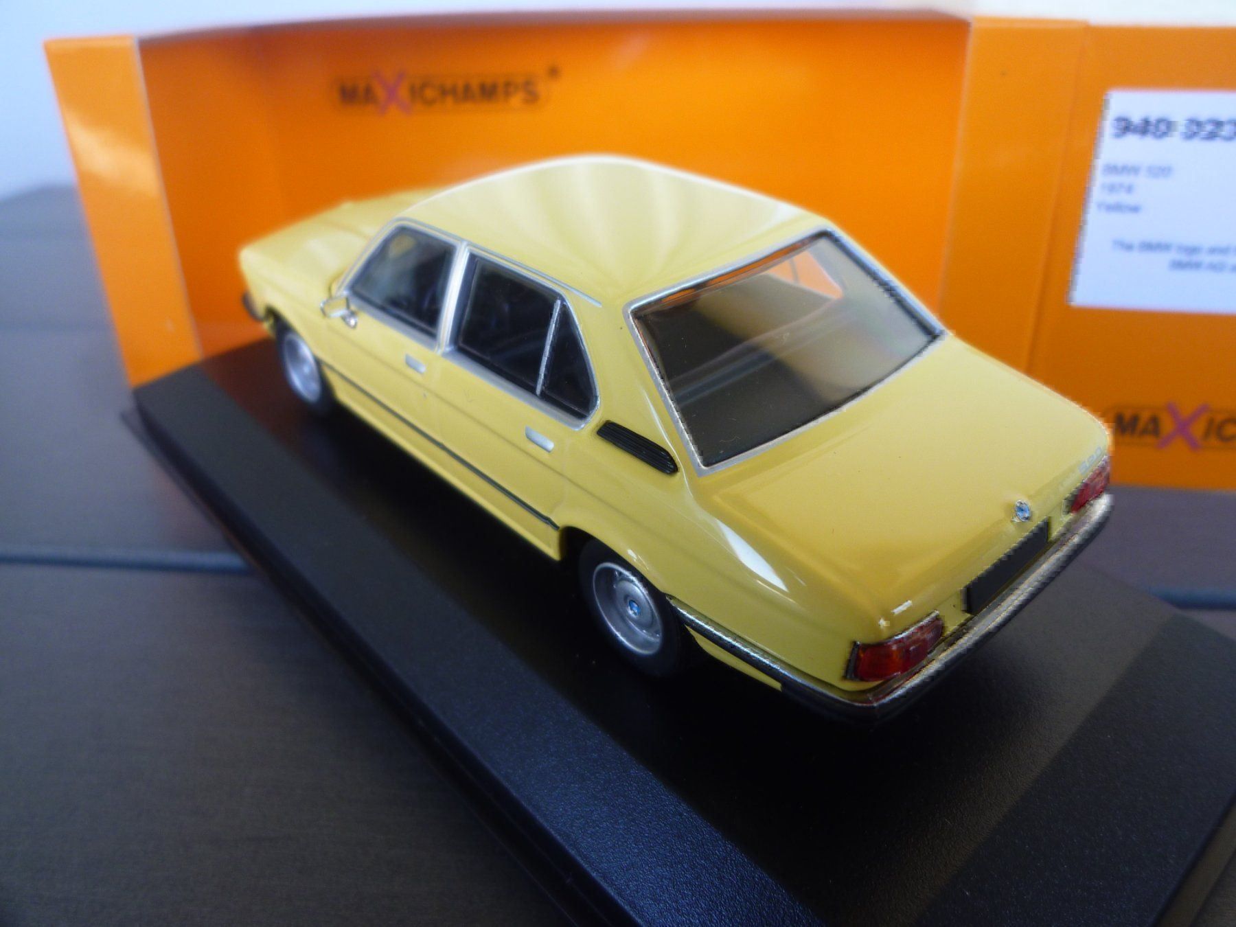 Minichamps Modellini d'auto: BMW 520 (1974) – Nuovo e nell'imballaggio originale da Flawil venduto da Imperiosud 3