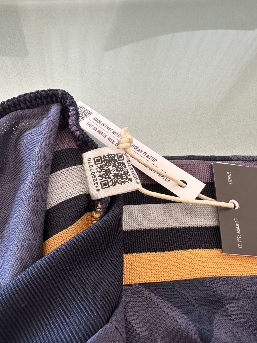 Adidas Canottiere & Pantaloni: Adidas Real Madrid 23/24 Away Authentic Size M – Nuovo e nell'imballaggio originale da Luzern venduto da Loris02 4