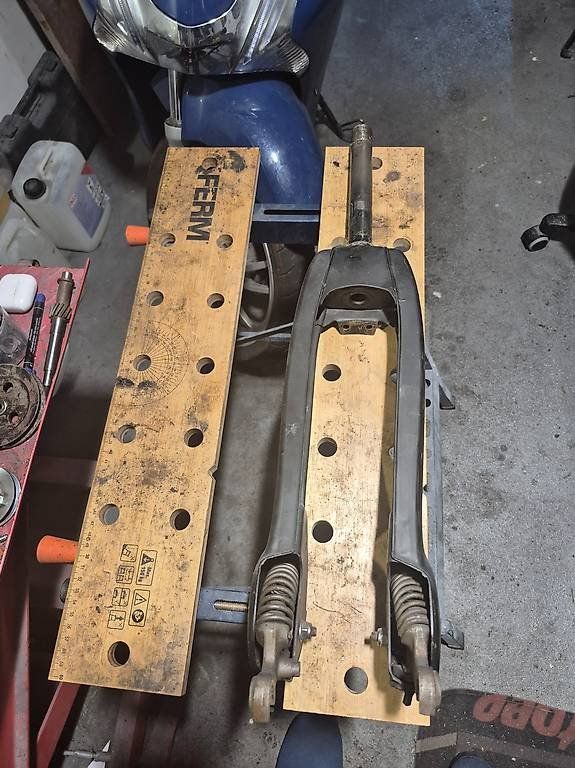 Piaggio Mofa-Ersatzteile: A vendre fourche piaggio ciao – Gebraucht aus Collombey von mot_ryp9 1